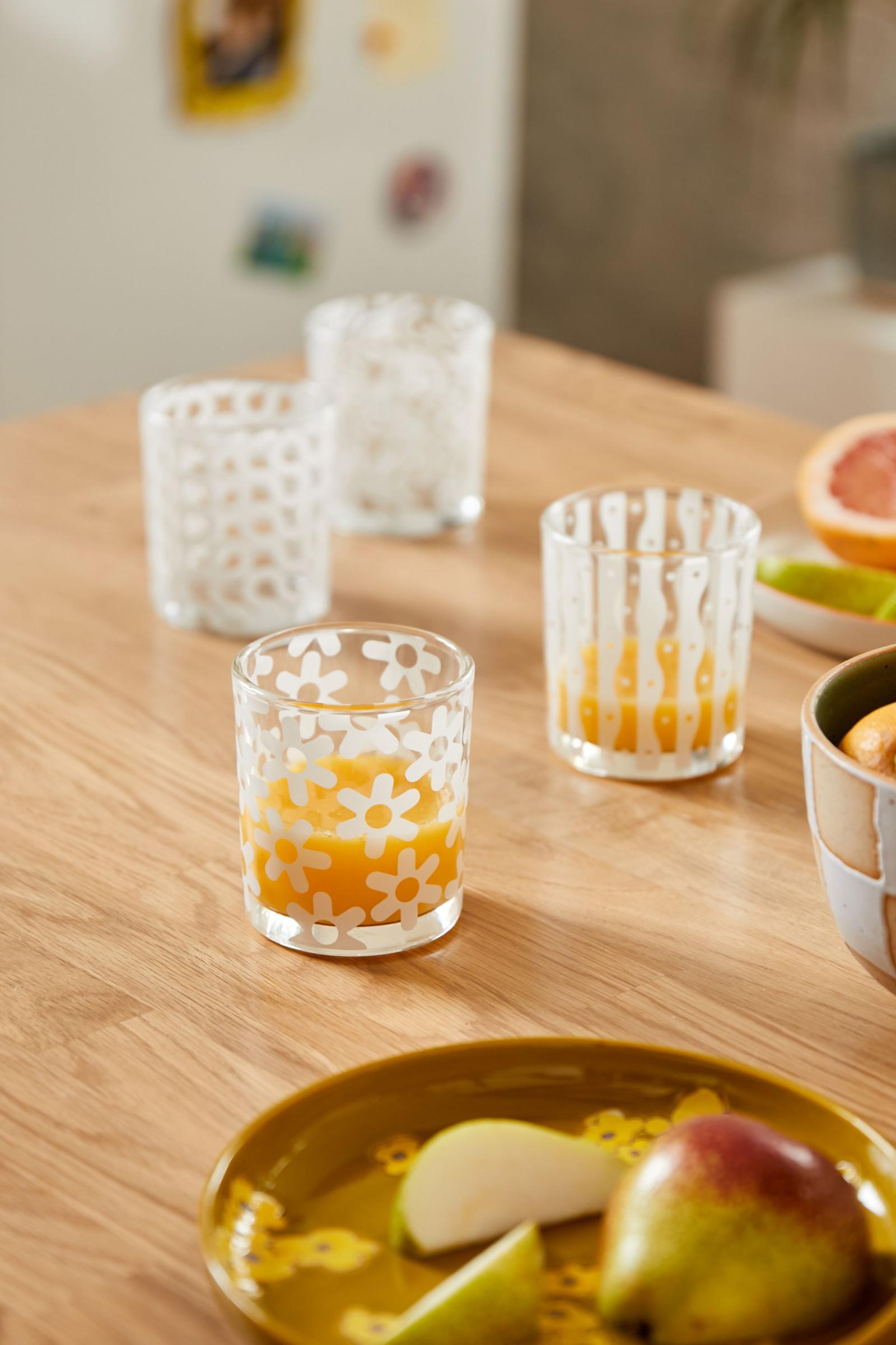 Pattern glasses white set of 4