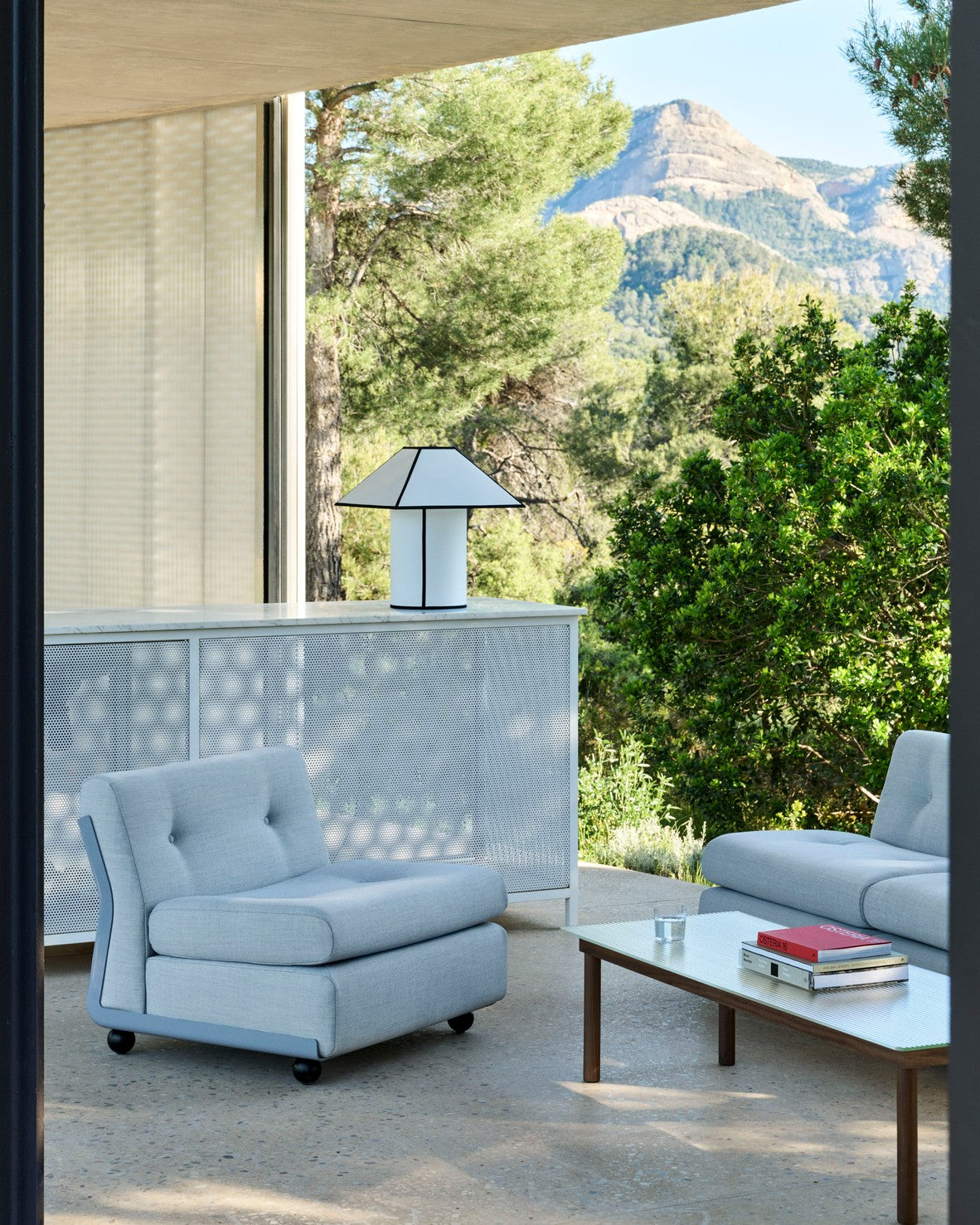 Ava pyramid table lamp 450