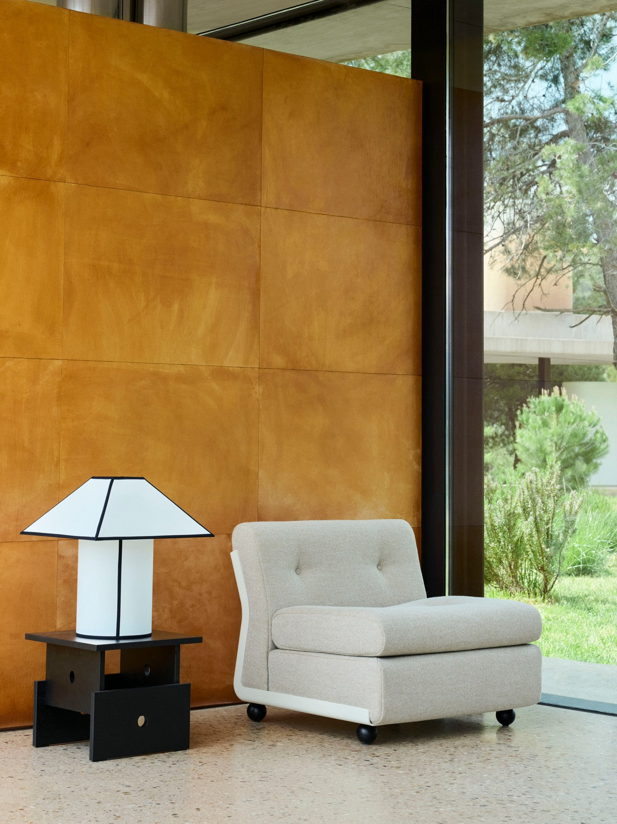 Ava pyramid table lamp 450
