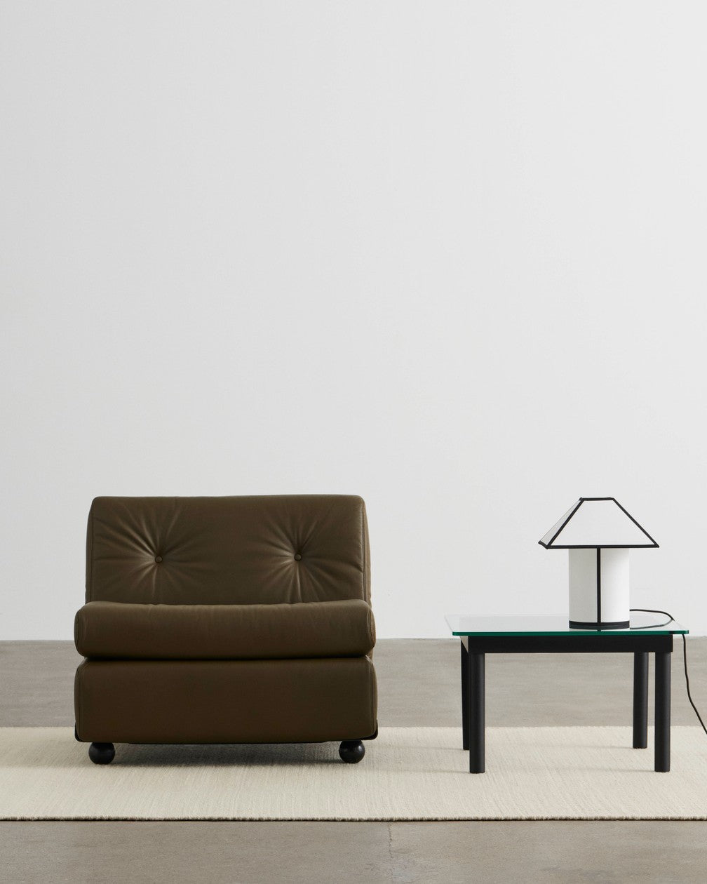 Ava pyramid table lamp 290