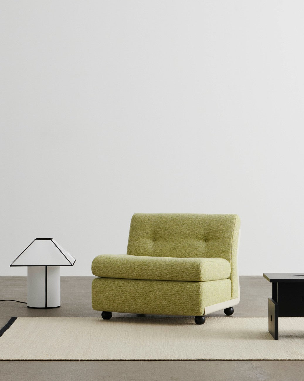 Ava pyramid table lamp 450