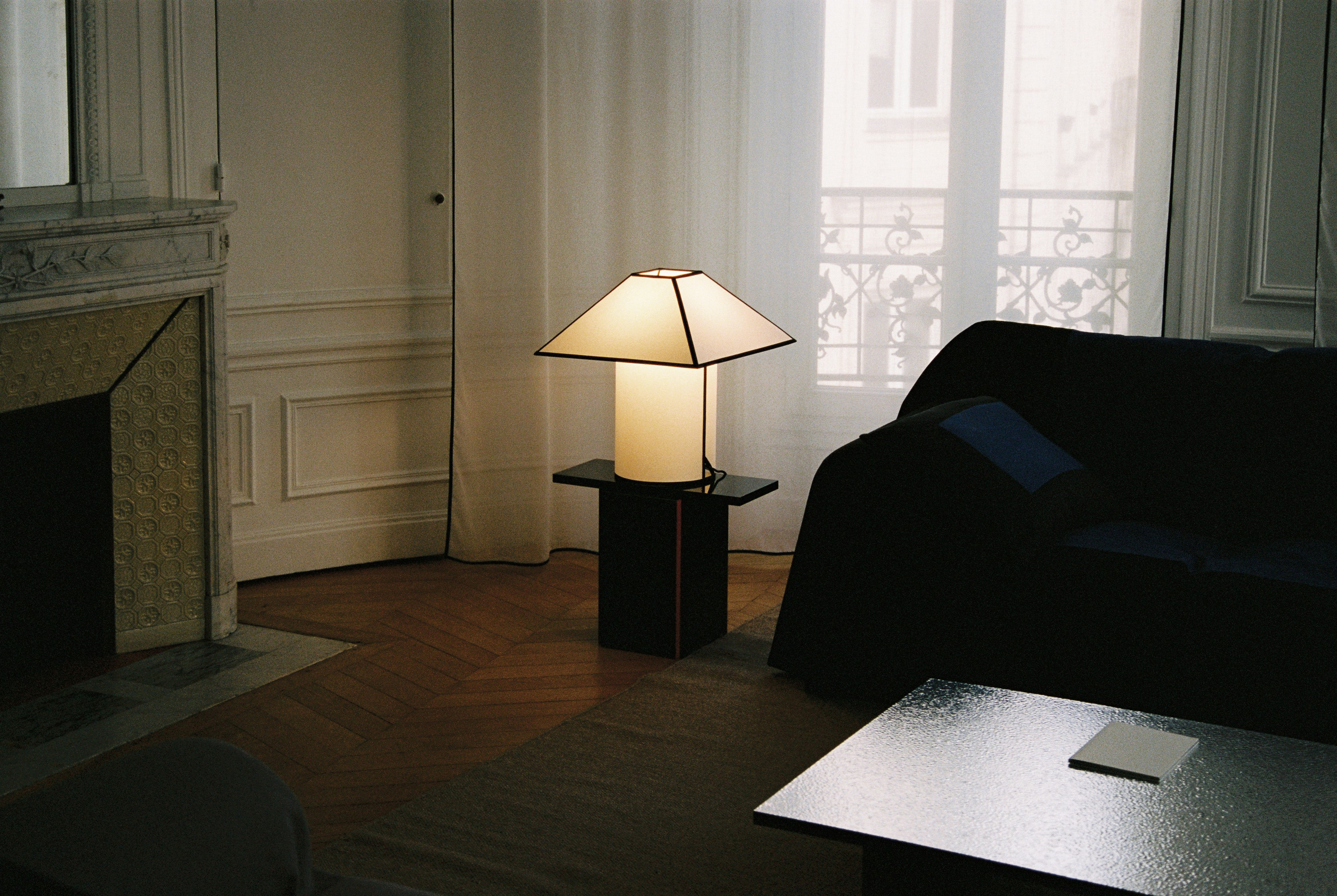 Ava pyramid table lamp 450