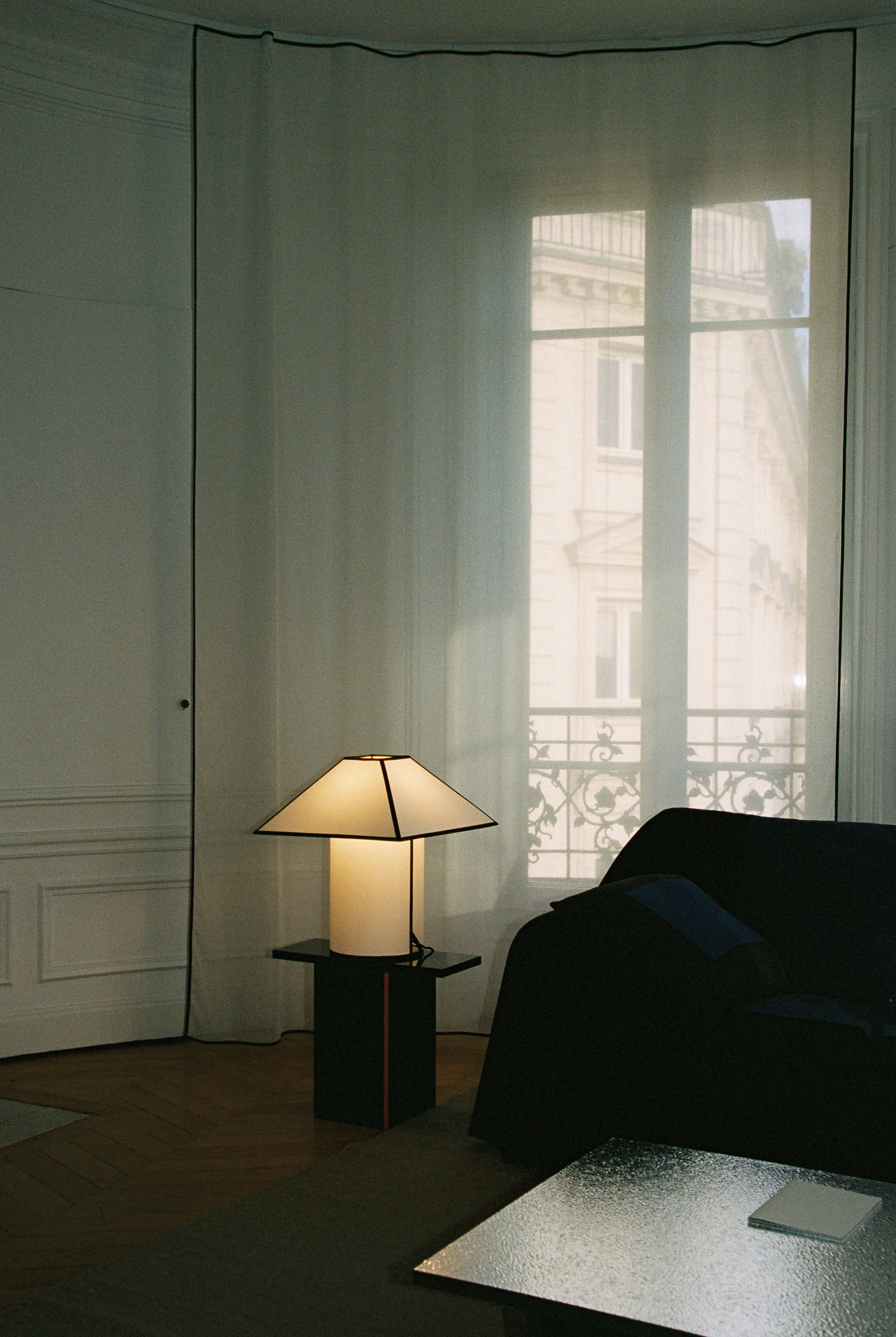 Ava pyramid table lamp 450