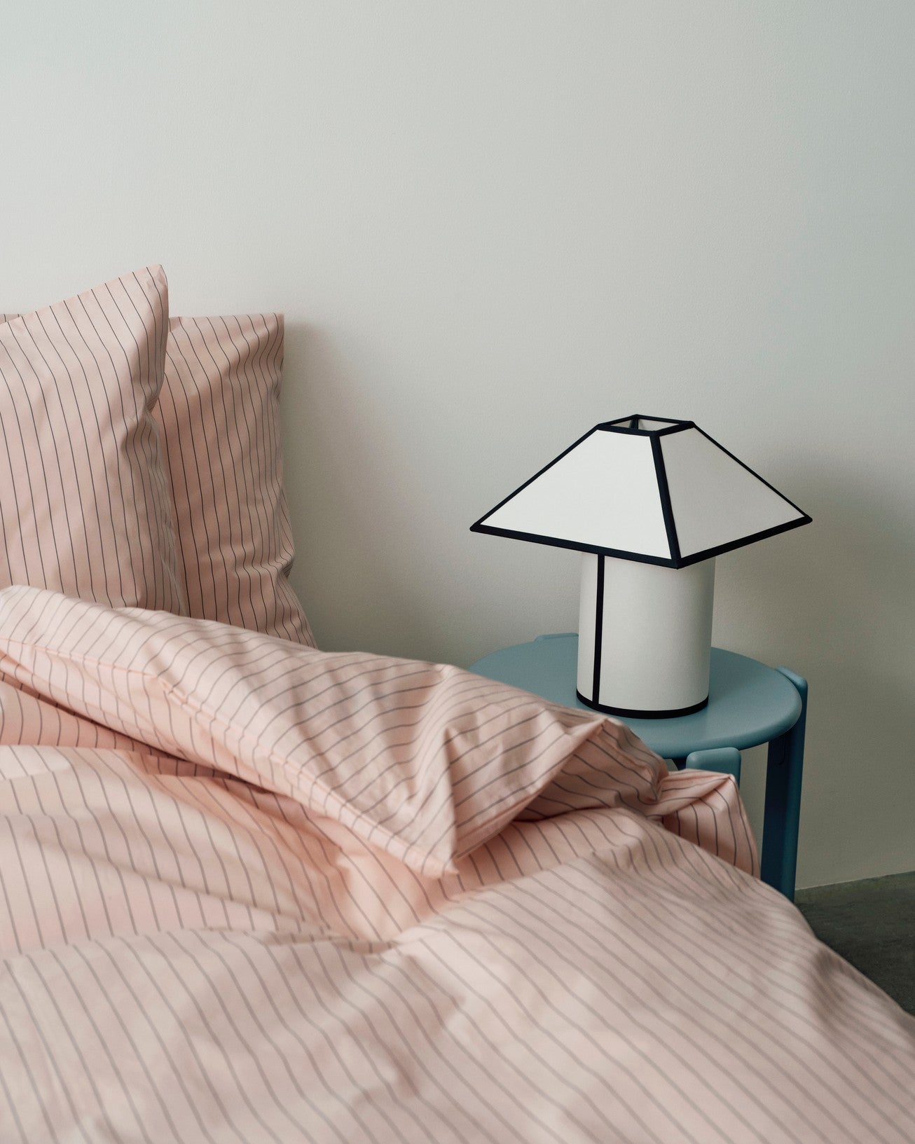 Ava pyramid table lamp 290
