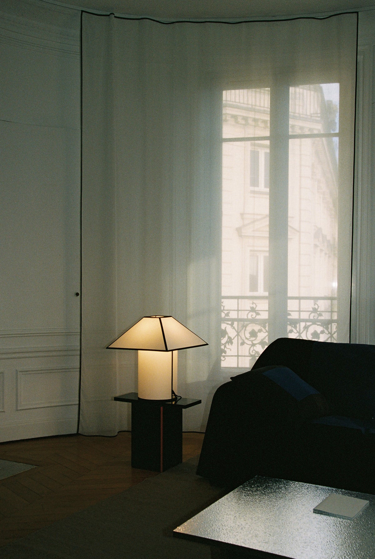 Ava pyramid table lamp 450