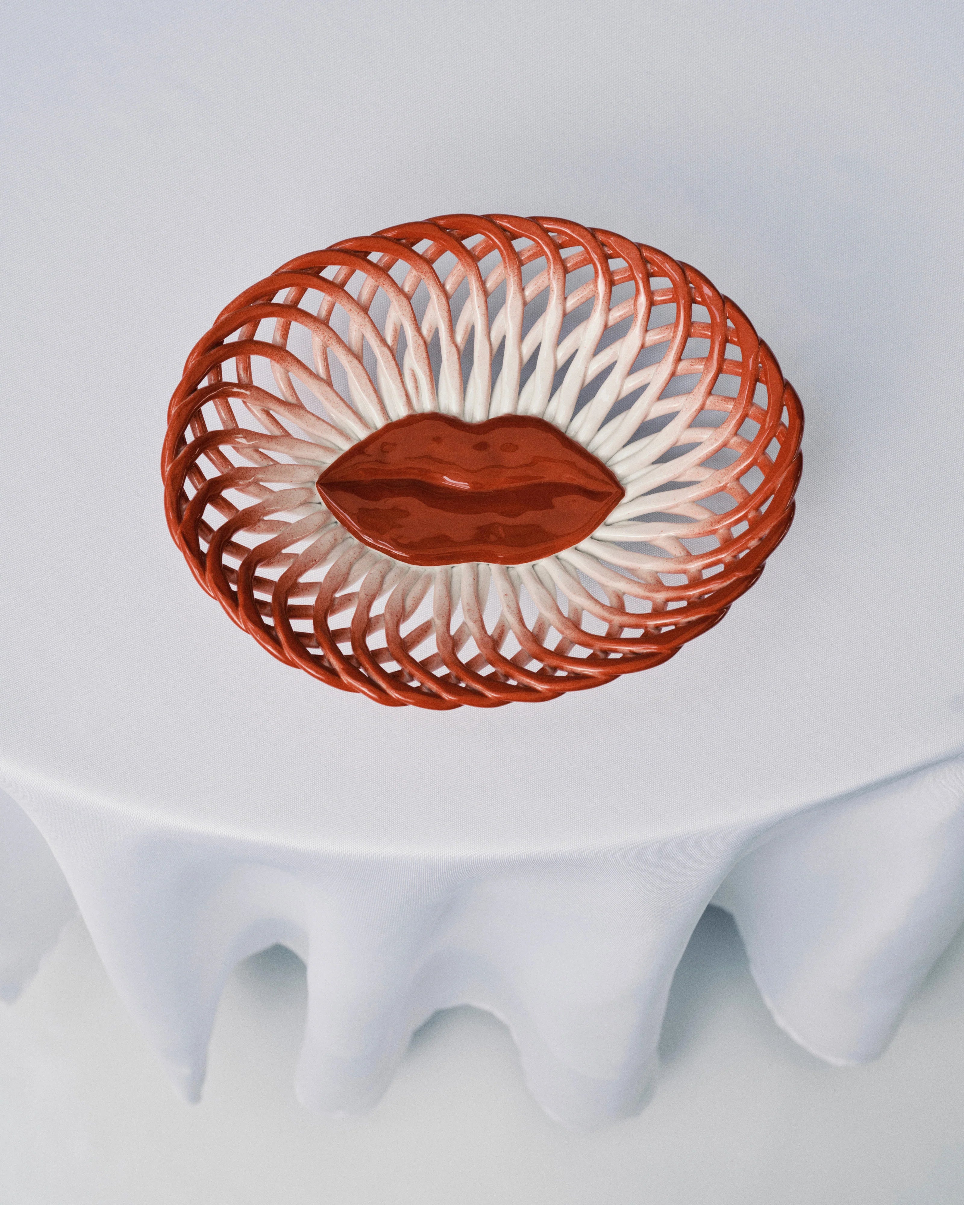 Basket Salvador red - white Les Objets Mouleversants