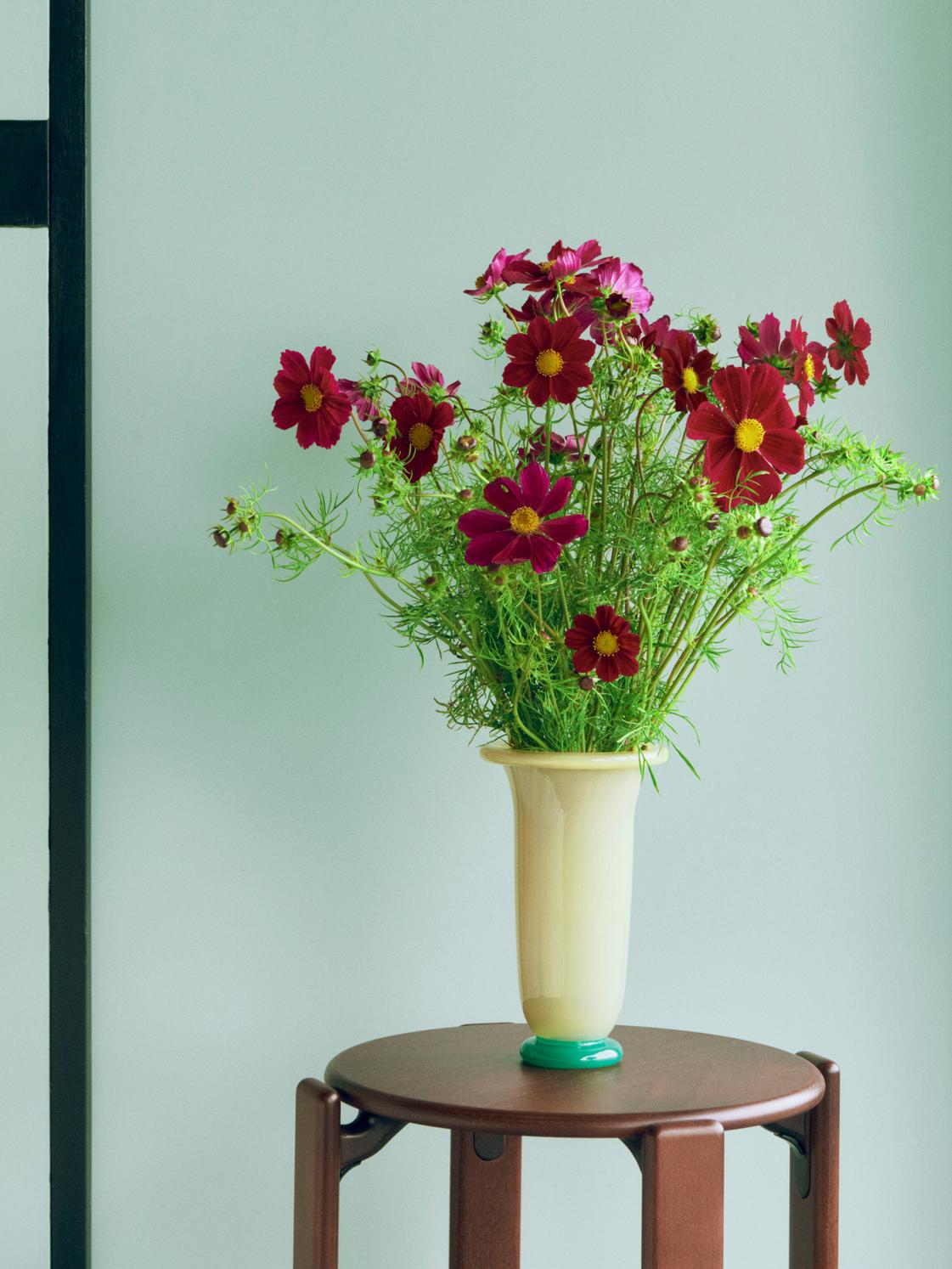 Empire vase large sand with lemon rim and green base