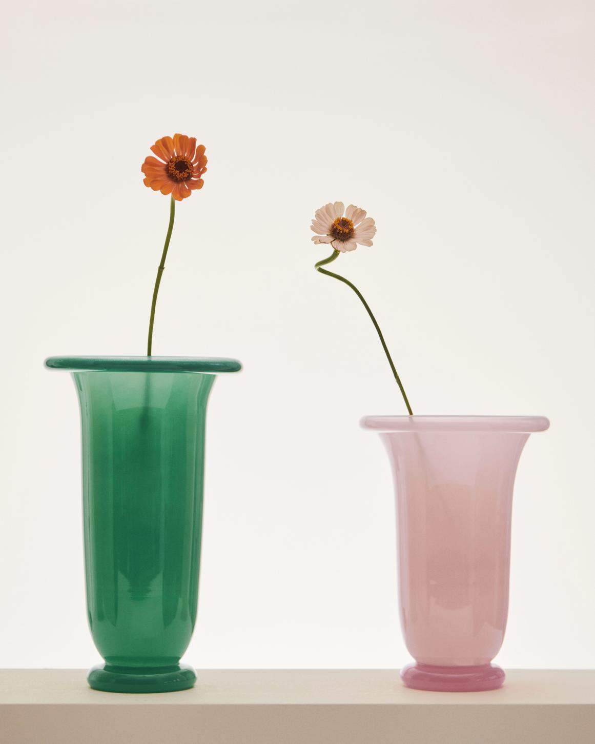Empire vase medium light pink with pink base