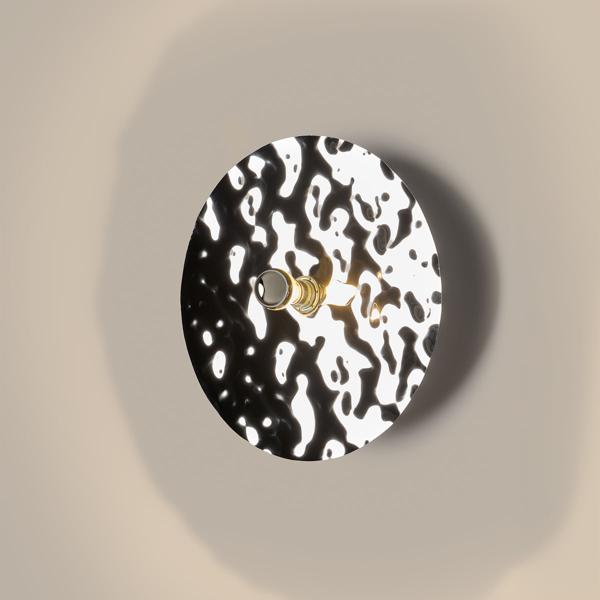 Aromas del Campo Moon Wall Lamp, lit