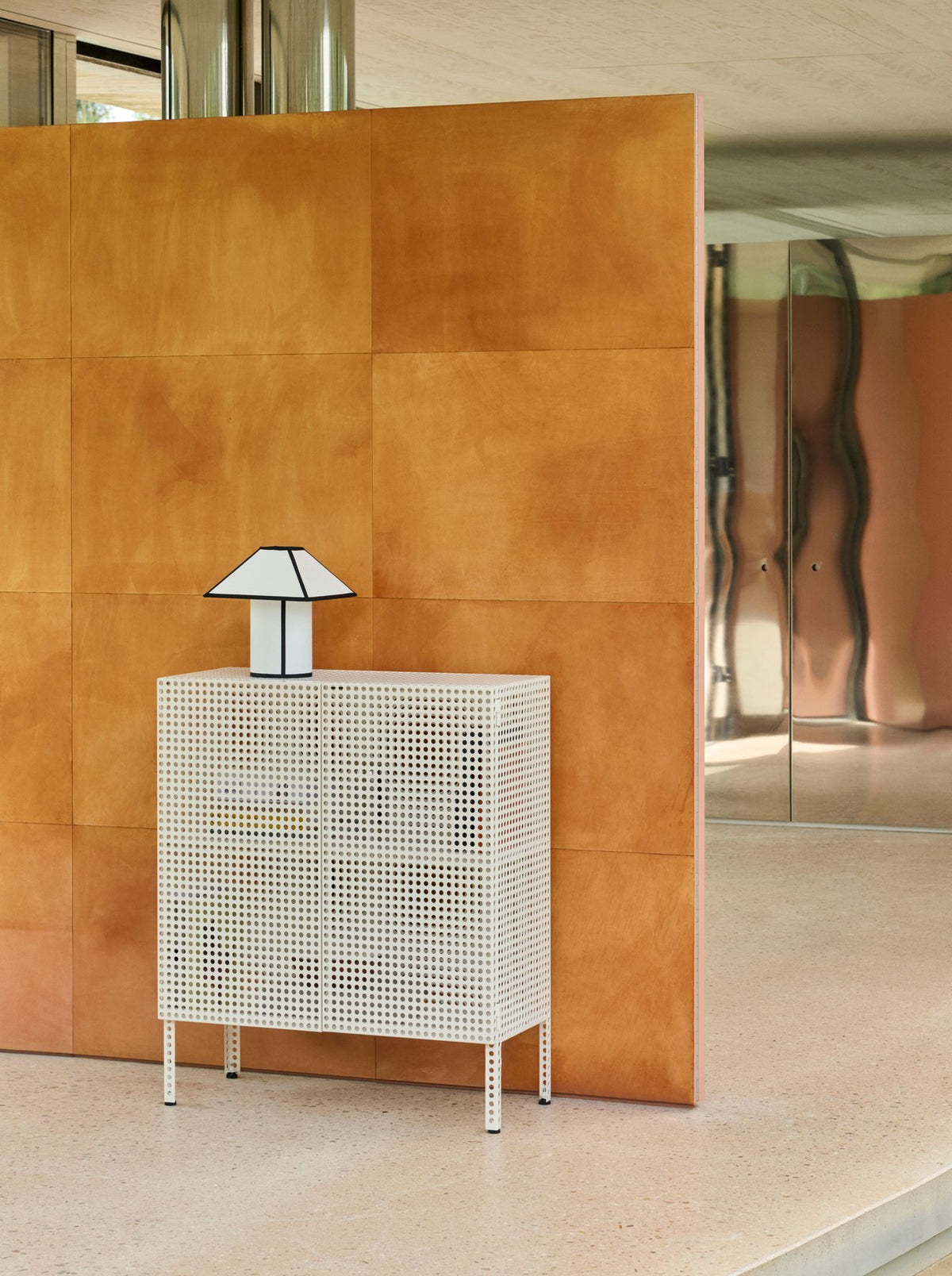Ava pyramid table lamp 290