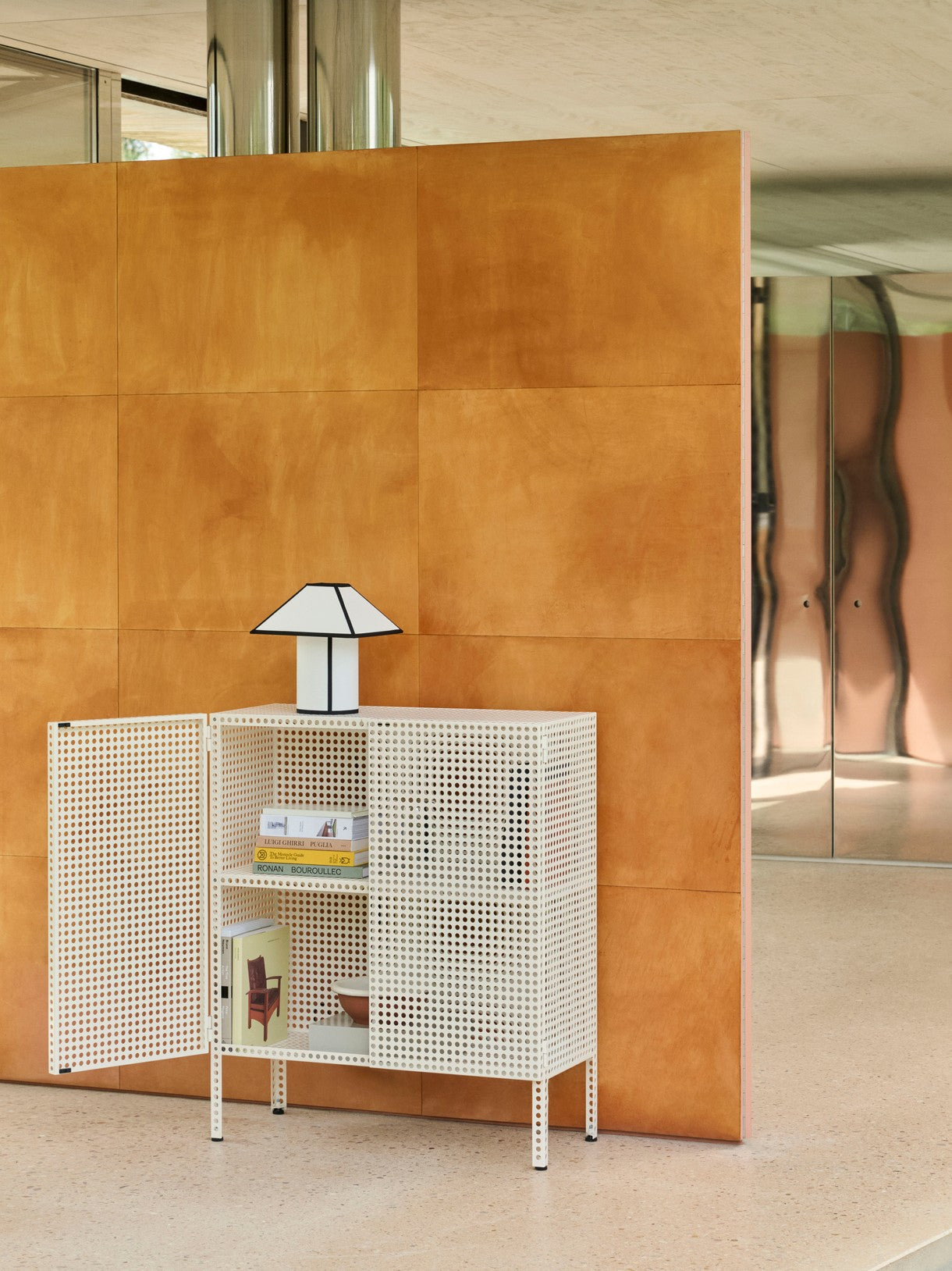 Ava pyramid table lamp 290