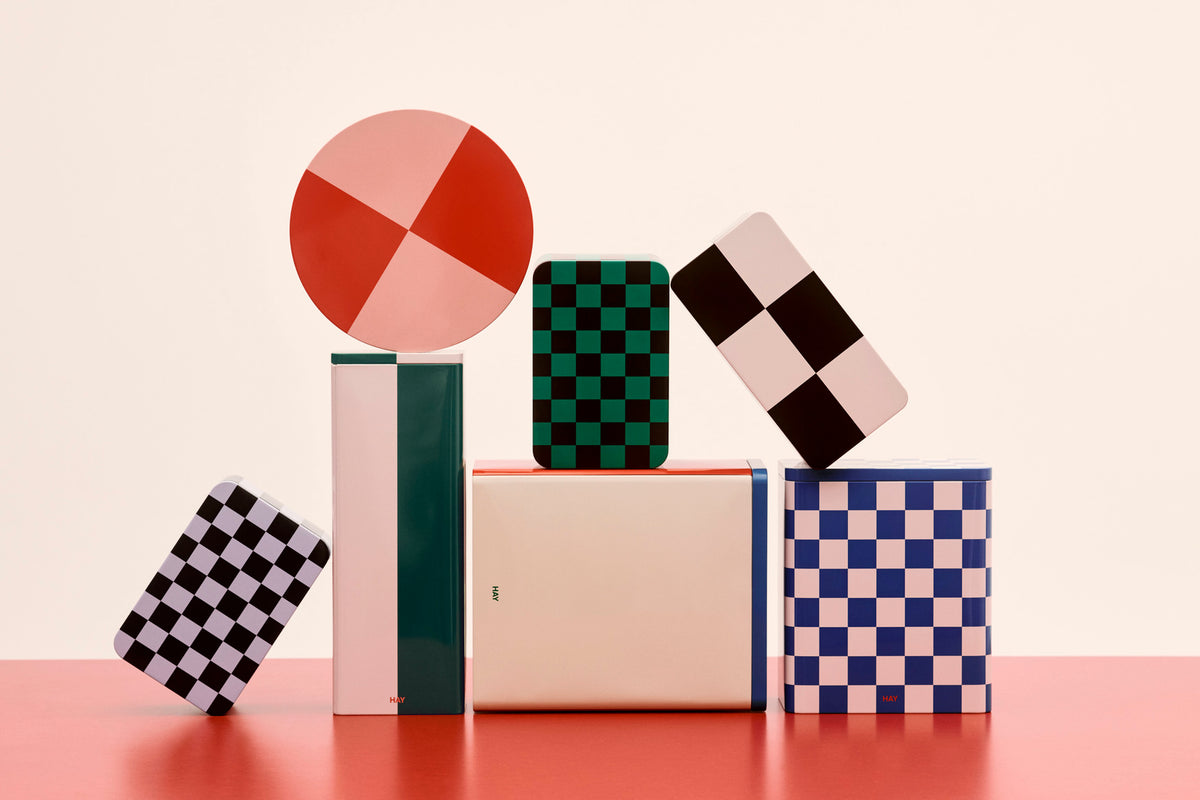Tin container x large off-white, blue and red