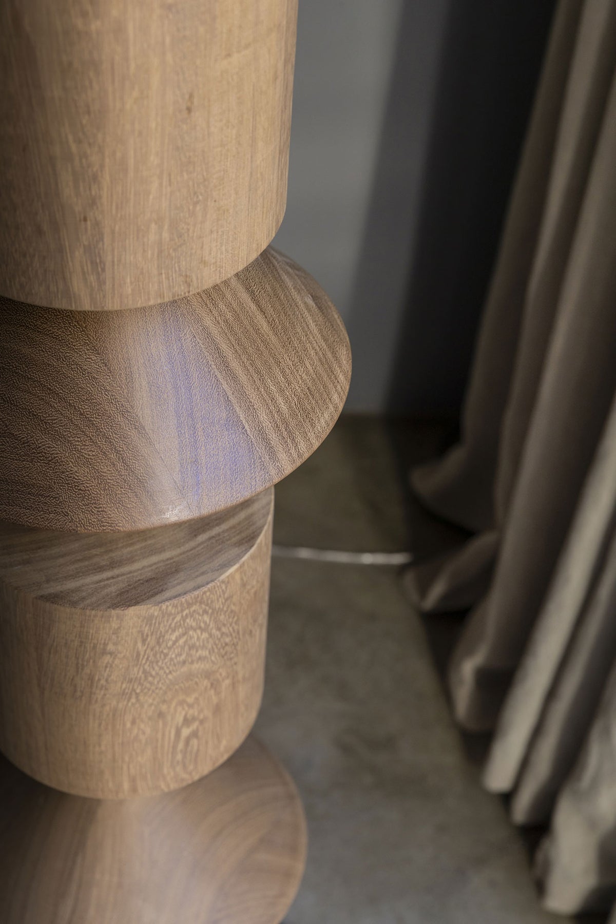 Mogg Costantina Floor Lamp, wood detail