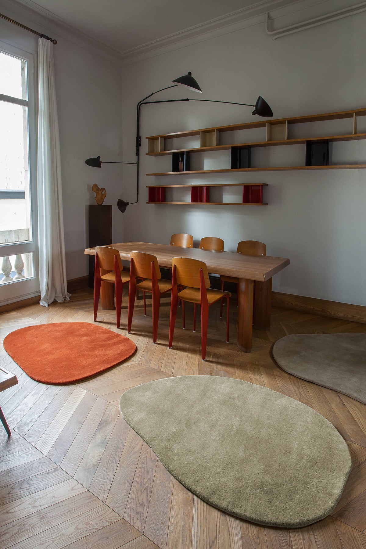 Nani Marquina Stone-wool rugs by Diego Fortunato in a dining room