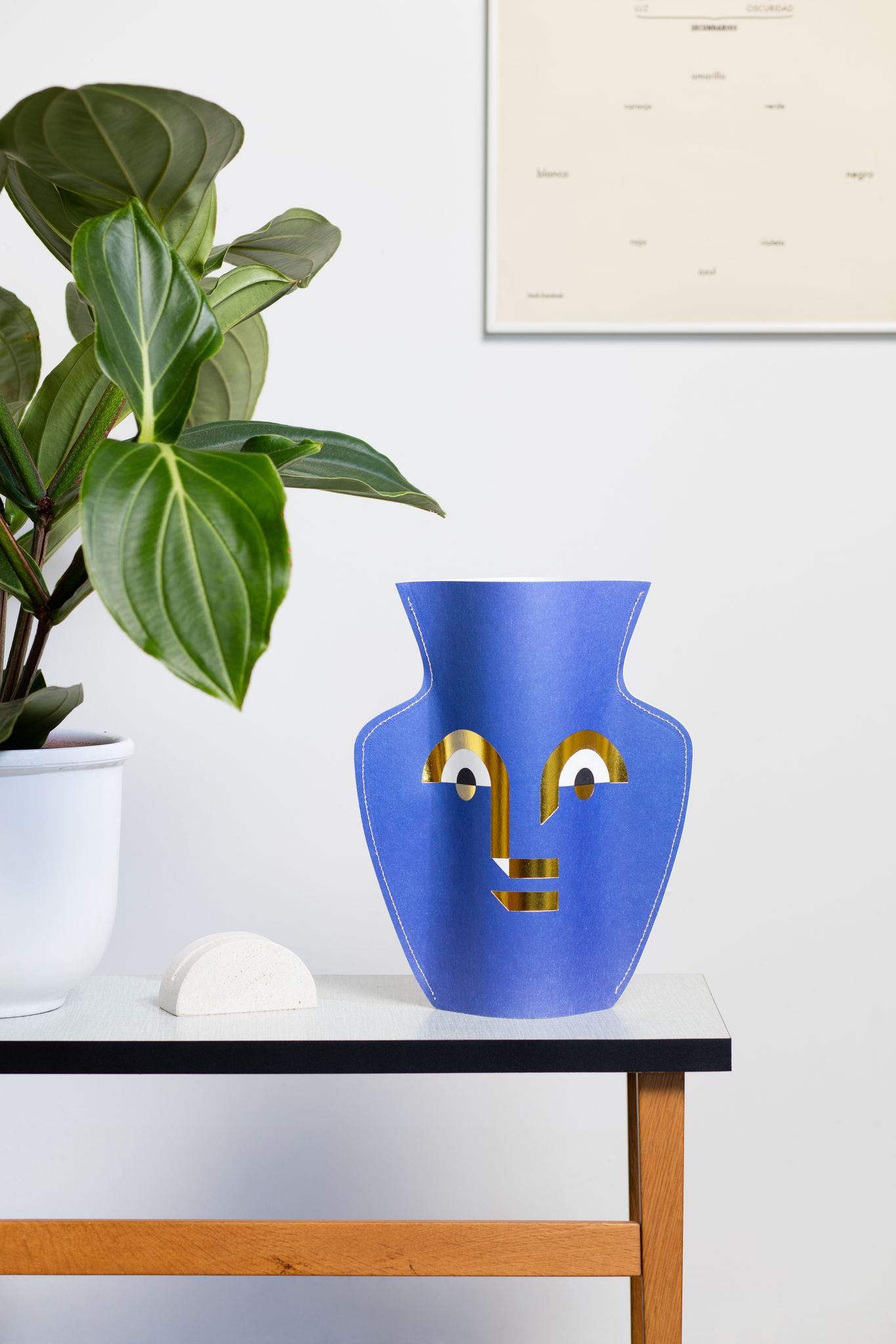 Apollo paper vase